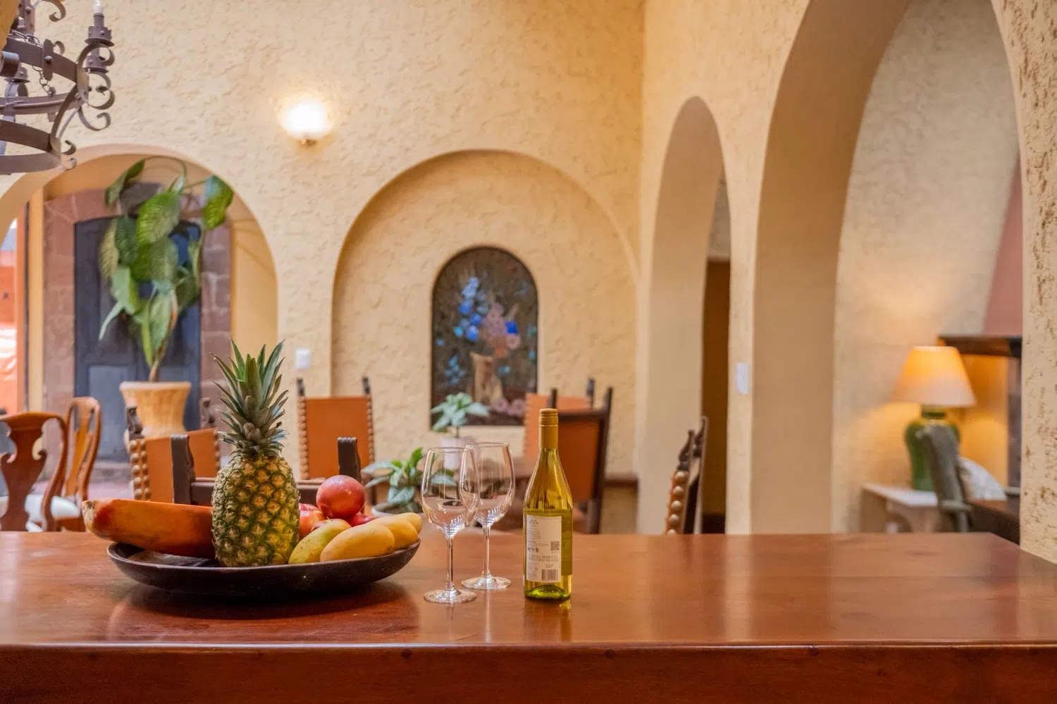 Comedor con fruta fresca de bienvenida, Hotel Xacalli