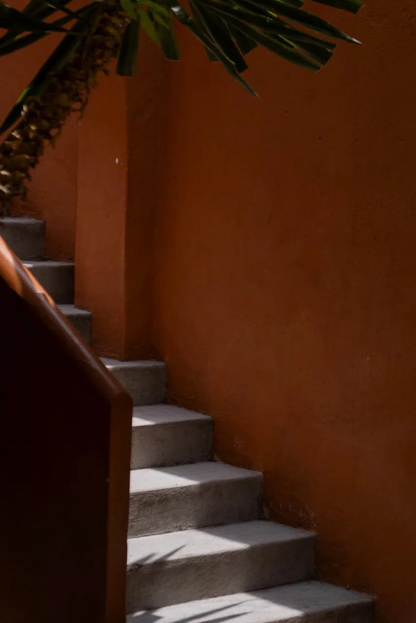 Escalera de caracol de piedra, Hotel Xacalli